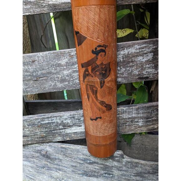 Etched 1950s Bamboo wall Art hand carved and painted. Image is of a Japanese Gei - Picture 3 of 11